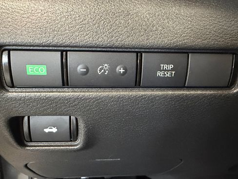 Used 2025 Nissan Sentra S w/ Lighting Package FWD image 25