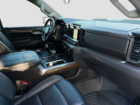 Used 2024 Chevrolet Silverado 1500 LT Trail Boss w/ LT Trail Boss Premium Package AWD/4WD image 12