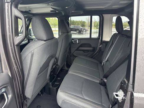 Used 2025 Jeep Wrangler Unlimited Sahara w/ Safety Group image 12