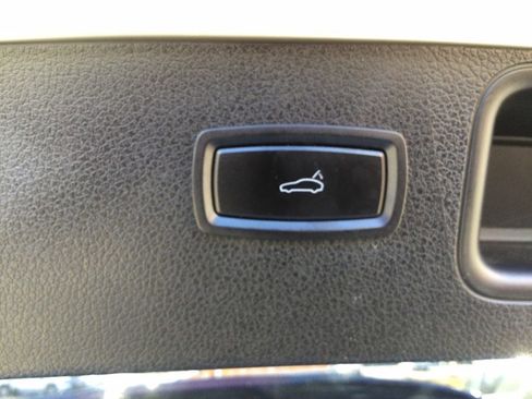 Used 2018 Porsche Macan Sport Edition image 25