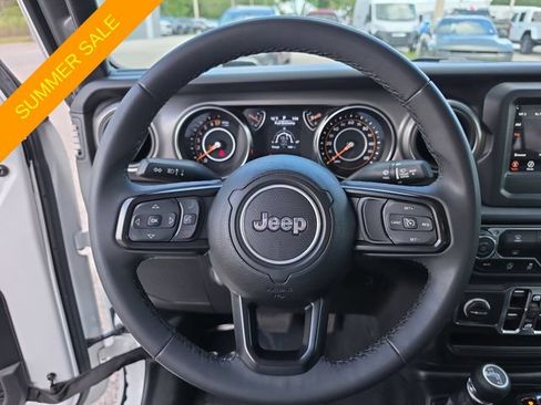 Certified 2023 Jeep Gladiator Sport AWD/4WD image 24