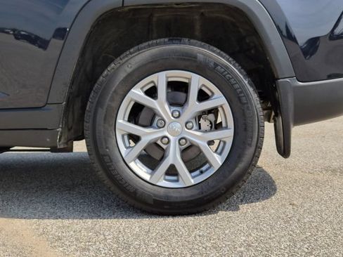 Used 2023 Jeep Grand Cherokee Limited AWD/4WD image 9