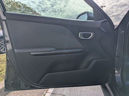 Used 2025 Kia K4 LXS image 11