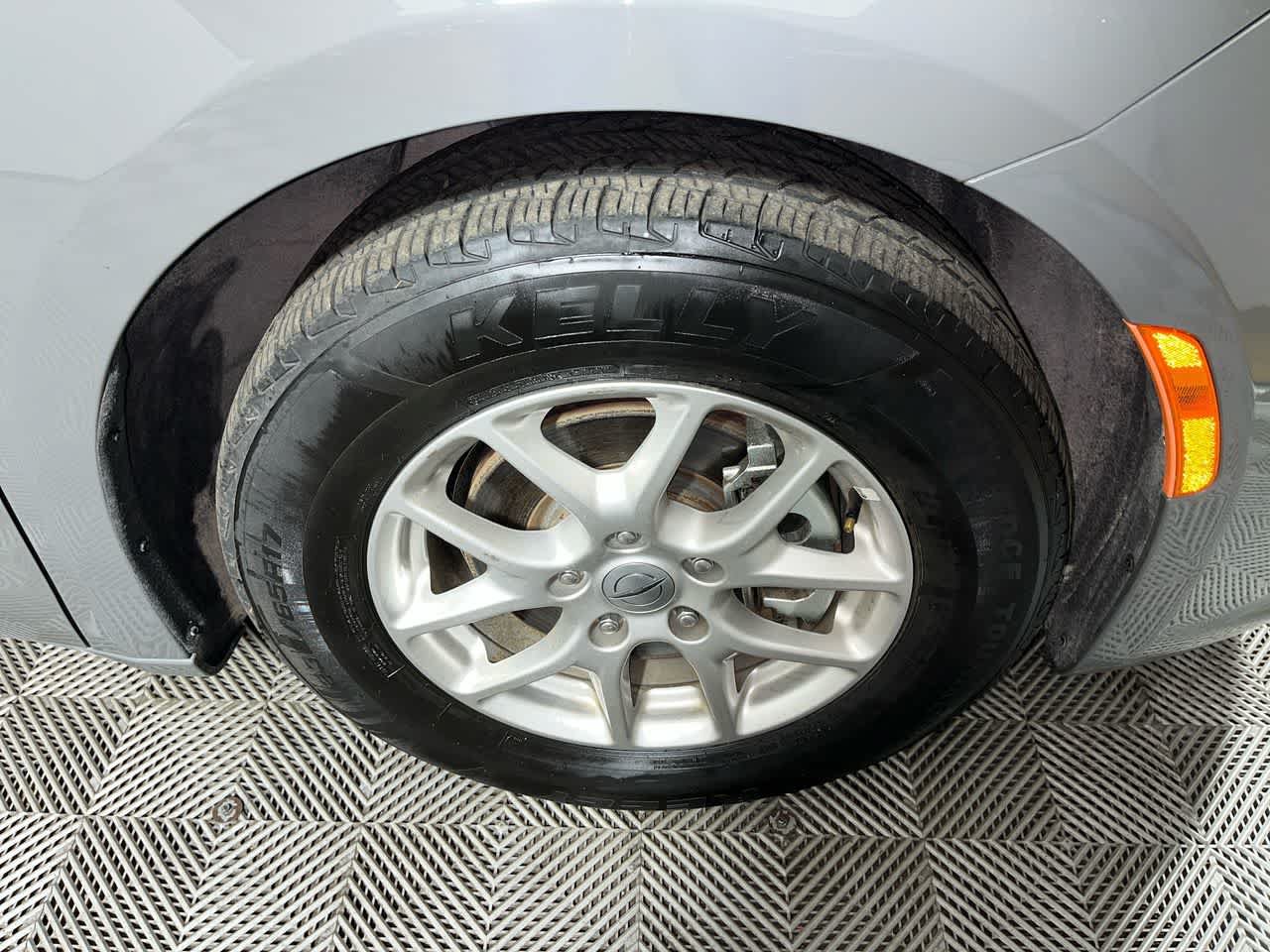 Used 2025 Chrysler Pacifica Select FWD image 10