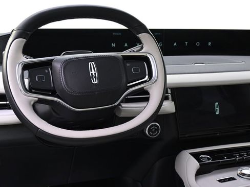 New 2026 Lincoln Navigator Reserve w/ Jet Appearance Package AWD/4WD image 12