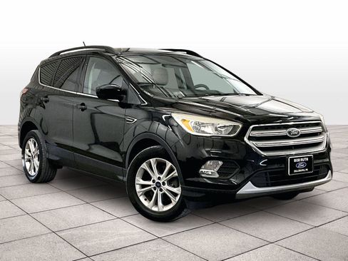 Used 2018 Ford Escape SE w/ SE Sync 3 Package image 2