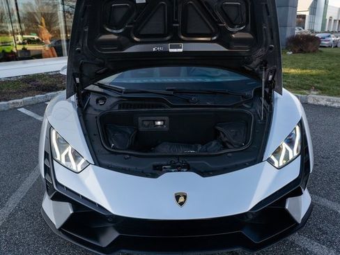 Used 2023 Lamborghini Huracan Tecnica image 4