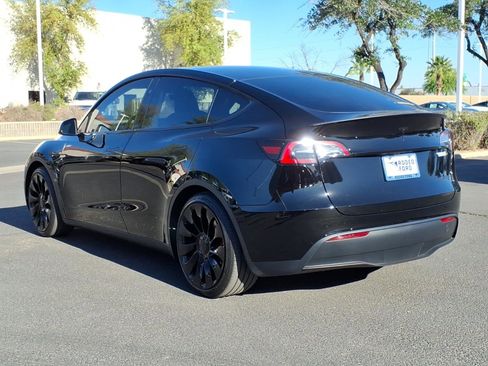 Used 2025 Tesla Model Y Performance image 3