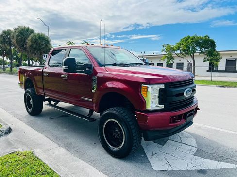 Used 2017 Ford F250 XLT w/ XLT Premium Package AWD/4WD image 7
