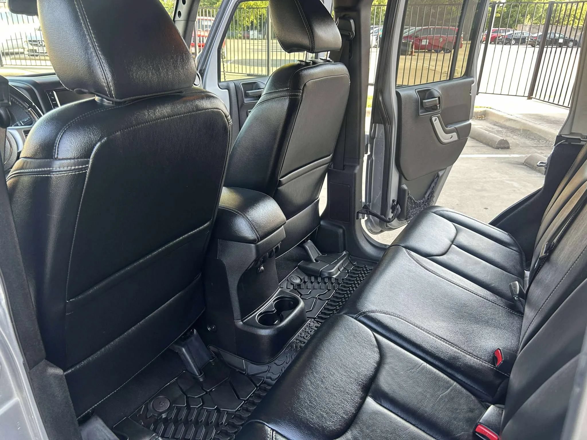 Used 2016 Jeep Wrangler Unlimited Rubicon AWD/4WD image 24