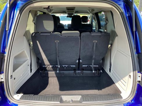 Used 2019 Dodge Grand Caravan SE image 5