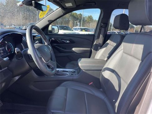 Used 2023 Chevrolet Traverse RS image 5