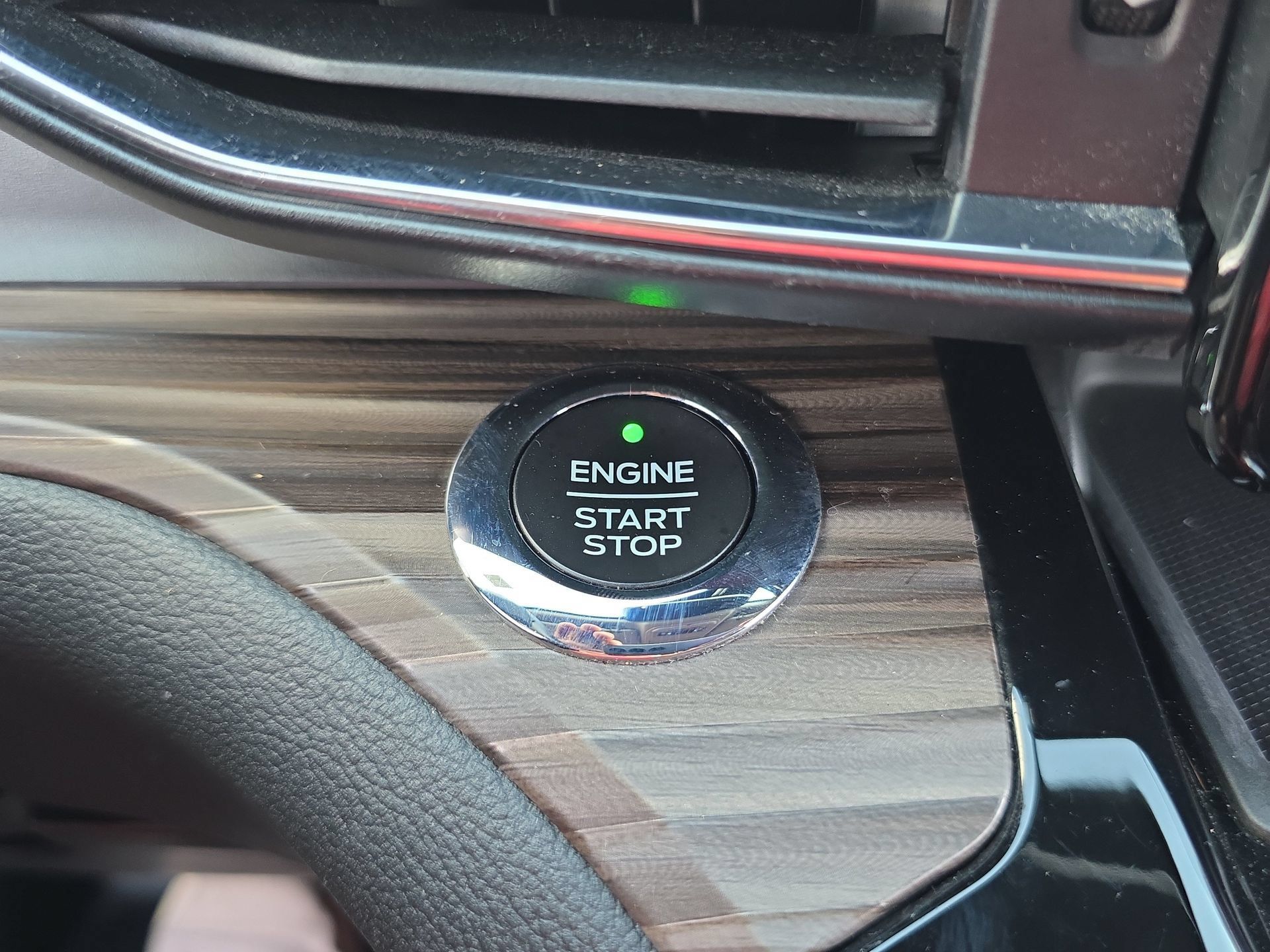 Used 2021 Ford Explorer Limited w/ Equipment Group 301A RWD image 26
