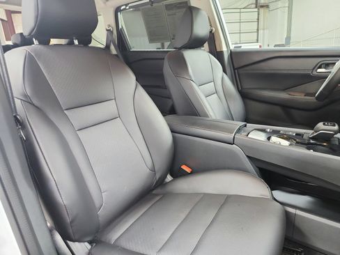 Used 2025 Nissan Rogue SV w/ SV Premium Package FWD image 43