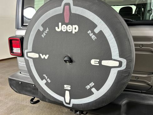 Used 2019 Jeep Wrangler Sport AWD/4WD image 36