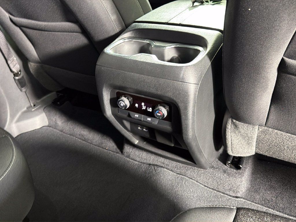 Used 2024 Chevrolet Traverse LT FWD image 32