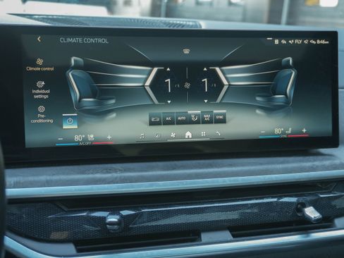 Certified 2024 BMW X6 xDrive40i w/ Premium Package image 25