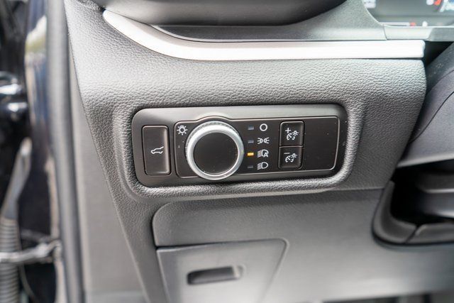 Used 2023 Ford Explorer XLT AWD/4WD image 20