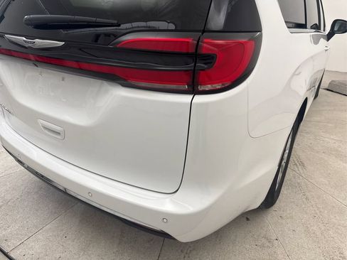 Used 2025 Chrysler Pacifica Select FWD image 22