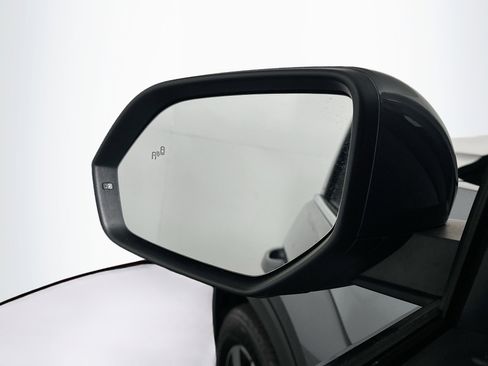 Used 2025 Volkswagen Atlas SE image 16