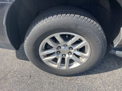 Used 2022 Chevrolet Suburban LT image 7