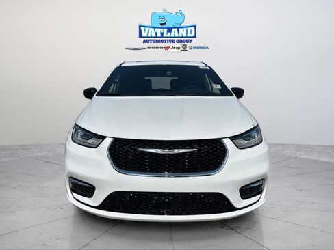 New 2026 Chrysler Pacifica Limited image 21