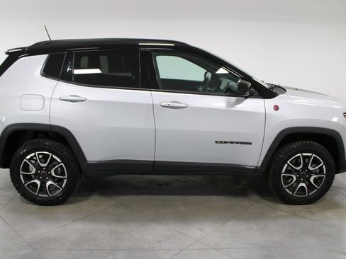 Used 2025 Jeep Compass Trailhawk AWD/4WD image 11