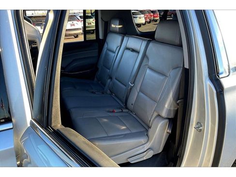 Used 2018 Chevrolet Suburban LT image 28