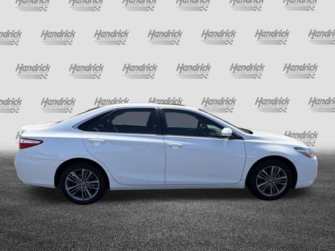 Used 2017 Toyota Camry SE w/ Moonroof Package FWD image 11