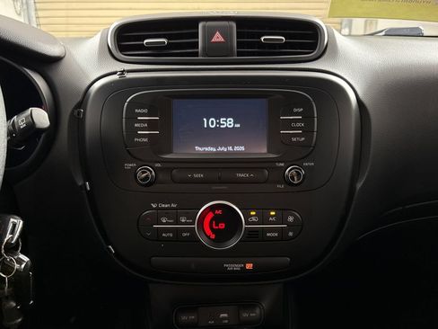 Used 2017 Kia Soul + FWD image 17