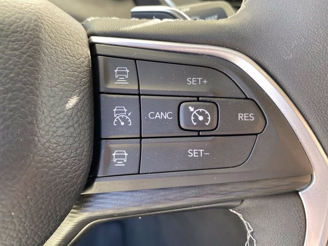 Used 2023 Jeep Grand Cherokee L Laredo AWD/4WD image 22