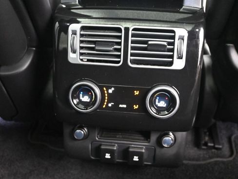 Used 2020 Land Rover Range Rover HSE image 17