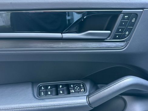 Certified 2025 Porsche Cayenne GTS AWD/4WD image 12