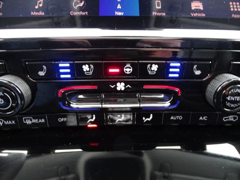 Used 2023 Jeep Grand Cherokee L Limited w/ Luxury Tech Group II image 33