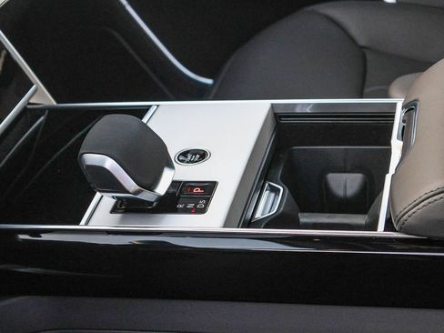 New 2026 Land Rover Range Rover Long Wheelbase SE image 27