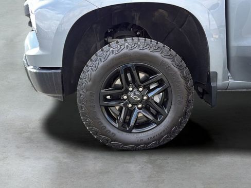 Used 2024 Chevrolet Silverado 1500 Custom Trail Boss w/ Dark Appearance Package AWD/4WD image 32