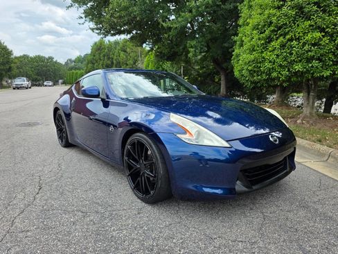 Used 2016 Nissan 370Z Coupe RWD image 7