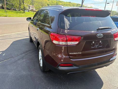 Used 2017 Kia Sorento FWD image 11