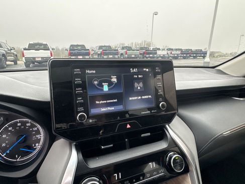 Used 2022 Toyota Venza XLE image 23