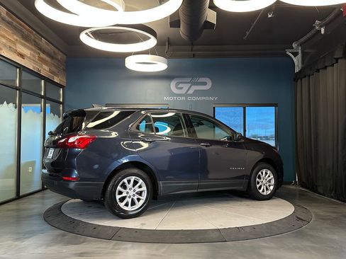 Used 2019 Chevrolet Equinox LS image 3