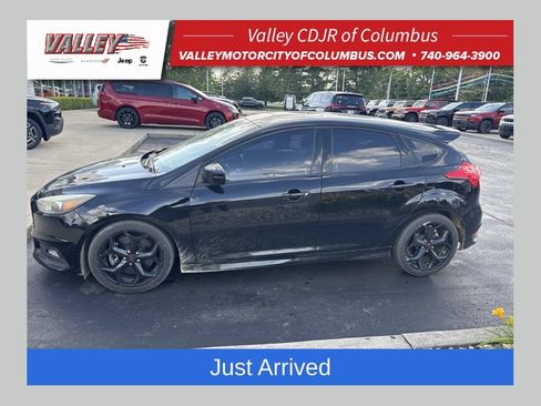 Used 2017 Ford Focus ST w/ Equipment Group 401A FWD image 1