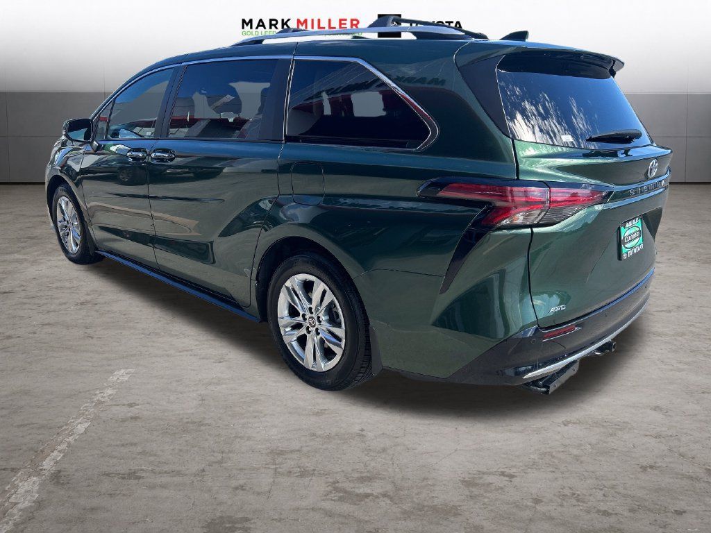 Certified 2022 Toyota Sienna Limited AWD/4WD image 3