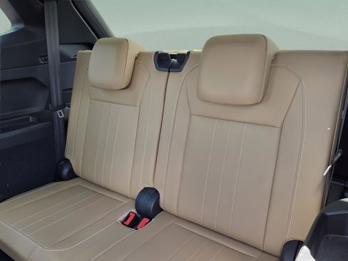 Certified 2024 Volkswagen Tiguan SE FWD image 9