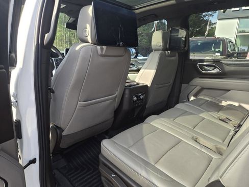 Used 2021 GMC Yukon XL SLT w/ SLT Premium Package image 26