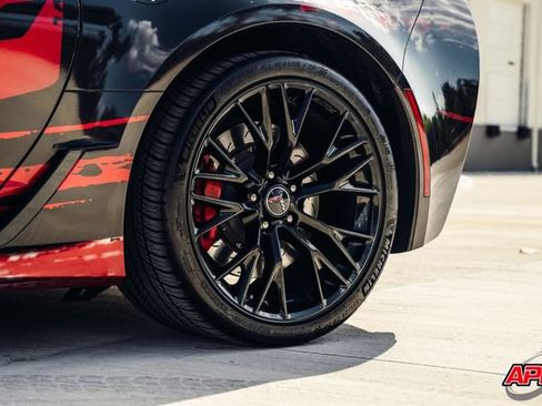 Used 2015 Chevrolet Corvette Z06 w/ 3LZ Preferred Equipment Group RWD image 33