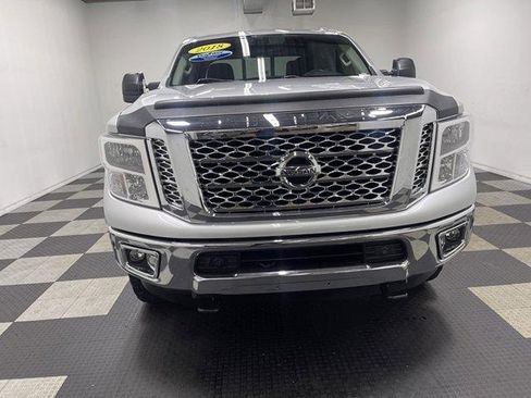 Used 2018 Nissan Titan SV w/ SV Convenience Package AWD/4WD image 6