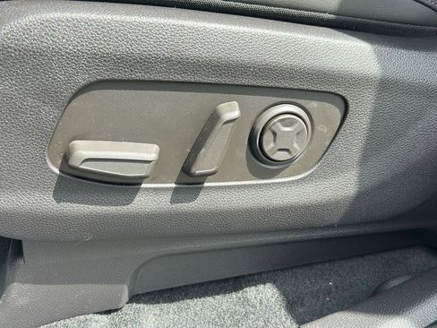 New 2026 Kia Carnival EX image 18