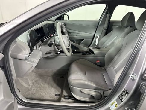 Certified 2024 Hyundai Elantra SE image 11