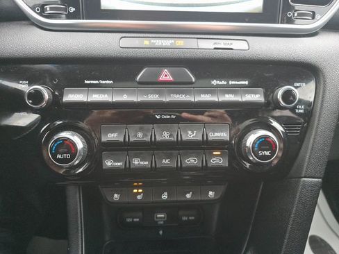 Used 2021 Kia Sportage EX w/ EX Technology Package image 18