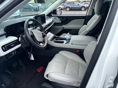 Used 2025 Lincoln Aviator Reserve w/ Luxury Package RWD image 5